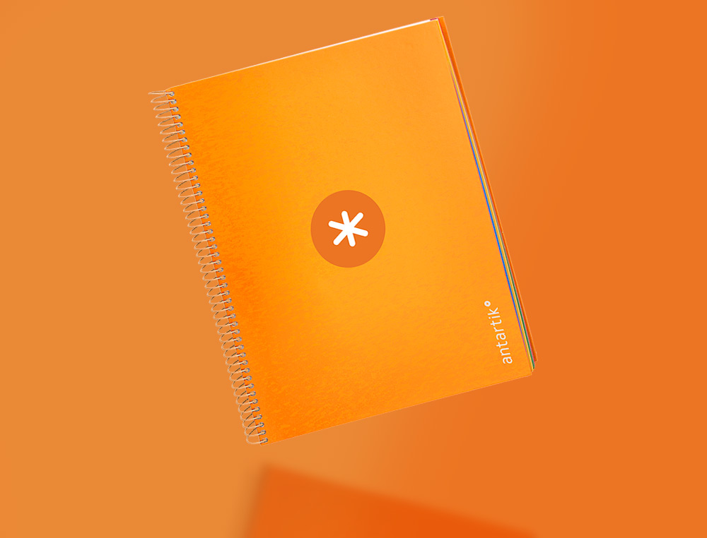 CADERNO ESPIRAL DIN A4 ANTARTIK CAPA FORRADA 120 F 100 GR PAUTADO 5 BANDAS COR MOSTARDA
