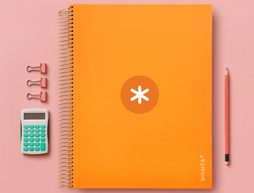 CADERNO ESPIRAL DIN A4 ANTARTIK CAPA FORRADA 120 F 100 GR PAUTADO 5 BANDAS COR MOSTARDA