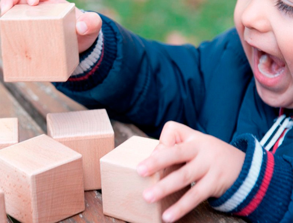 JOGO DIDATICO ANDREUTOYS 10 CUBOS SENSORIAIS COM SOM MADEIRA