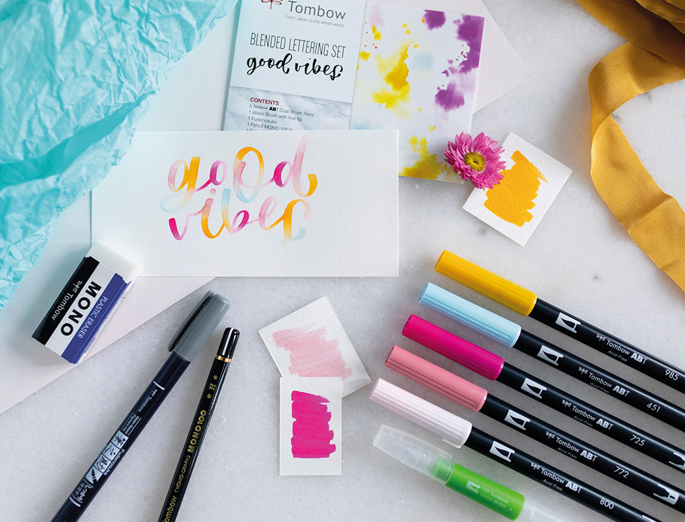 CONJUNTO DE CALIGRAFIA TOMBOW BLENDED LETTERING GOOD VIBES 9 PECAS