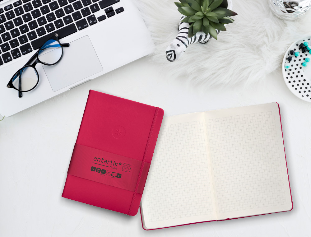 CADERNO COM ELASTICO ANTARTIK NOTES CAPA DURA A5 QUADRICULADO FUCSIA 100 FOLHAS 80 GR FSC