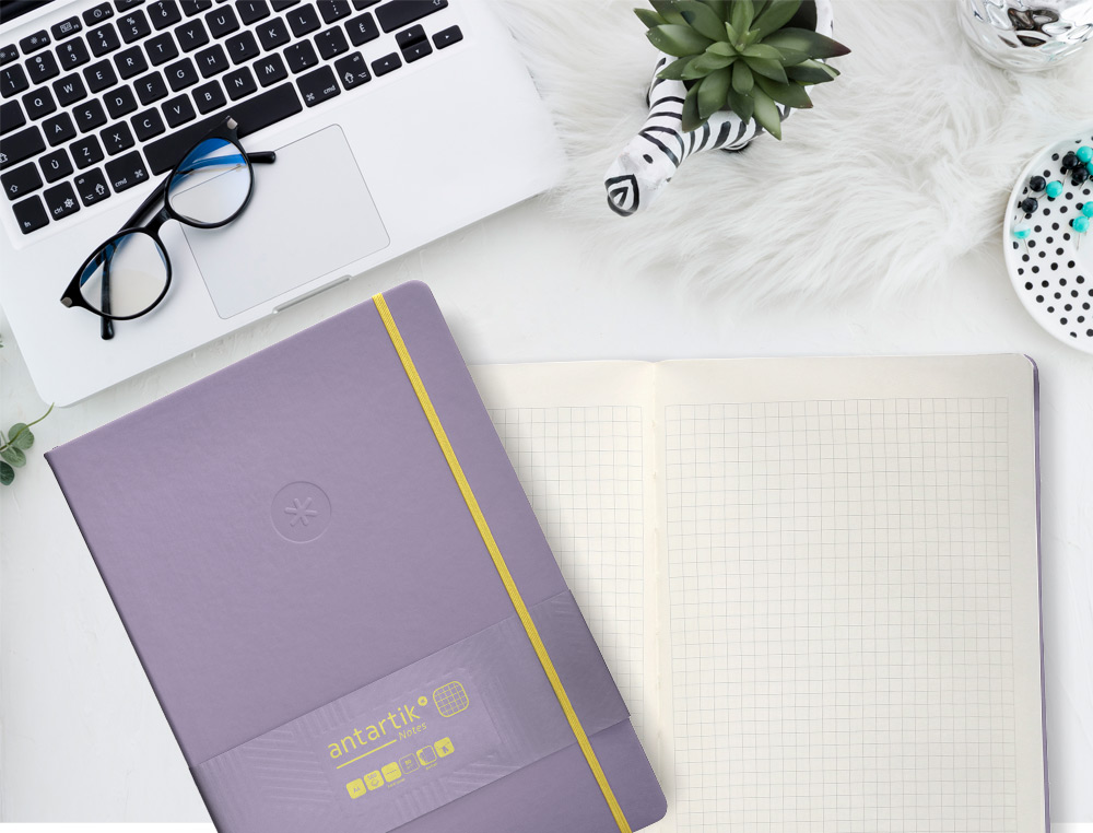 CADERNO COM ELASTICO ANTARTIK NOTES CAPA DURA A4 QUADRICULADO ROXO E AMARELO 100 FOLHAS 80 GR FSC
