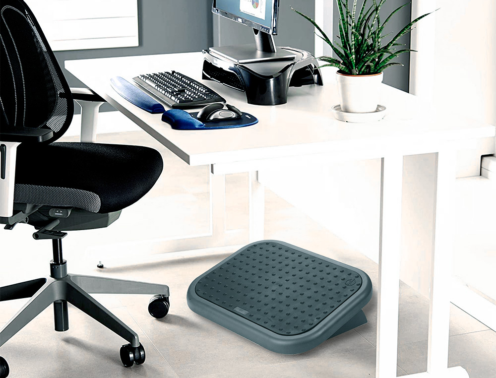 APOIO DE PES Q-CONNECT AJUSTAVEL COM TAPETE DE BORRACHA 450X330X85MM