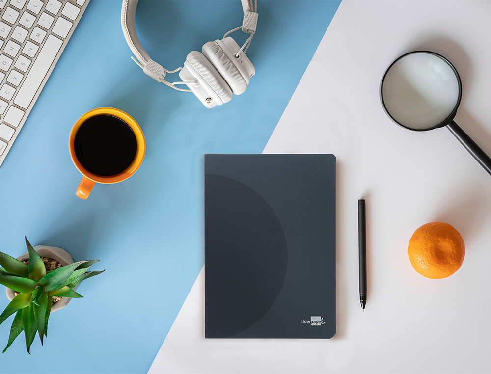 CADERNO AGRAFADO LIDERPAPEL 360 CAPA DE PLASTICO DIN A5 48 F 90 GR PAUTADO COM DUPLA MARGEM CAPA PRETA