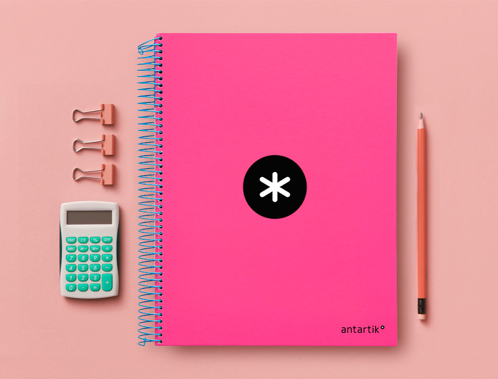 CADERNO ESPIRAL DIN A4 ANTARTIK CAPA FORRADA 120 F 100 GR PAUTADO 5 BANDAS DE CORES 4 FUROS COR ROSA F.
