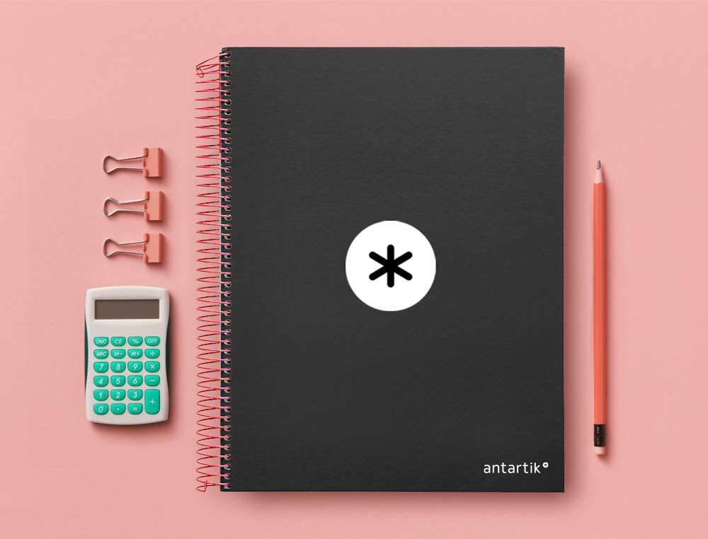 CADERNO ESPIRAL DIN A4 ANTARTIK CAPA FORRADA 120 F 100 GR LISO COM BANDAS DE CORES 4 FUROS COR PRETO